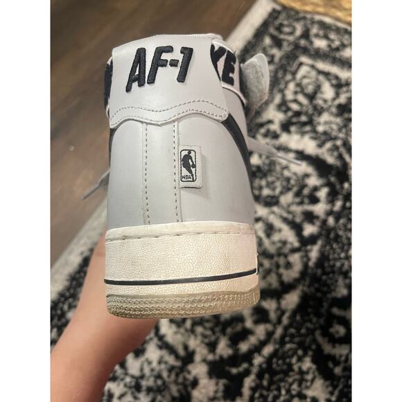 Athletic_Shoes